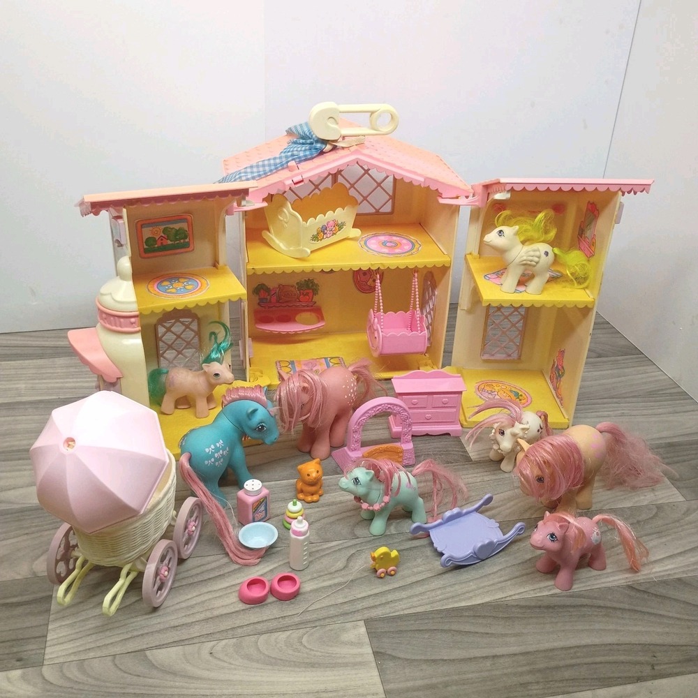 G1 My Little Pony Lullaby Nursery Playhouse 1985 8 Ponies Cloths 18 Access. READ